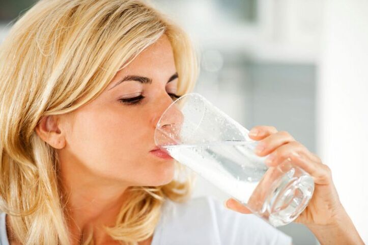 питейна вода на мързелива диета снимка 1